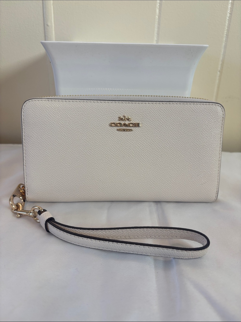 📌 NWT COACH Long Zip Around Wristlet Wallet Leather Chalk Golde